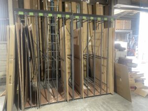 建材店様に導入された整理整頓用合板ラック